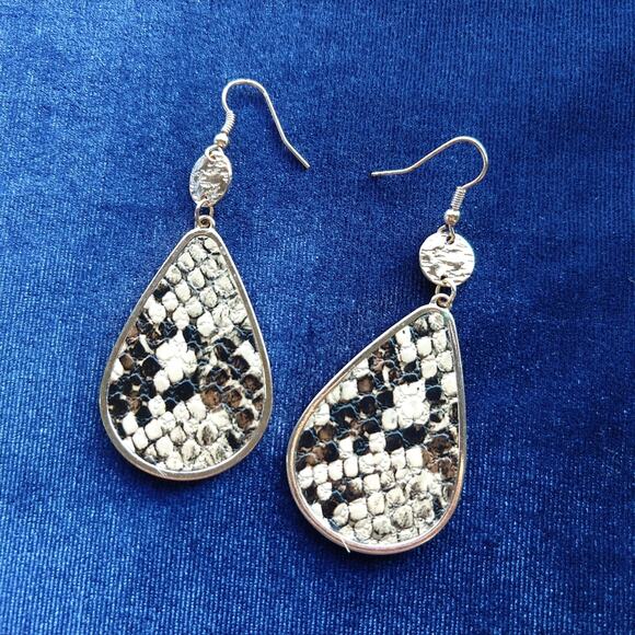 Jewelry - Snakeskin Teardrop Earrings gold fashion costume jewelry fish hook lure textured